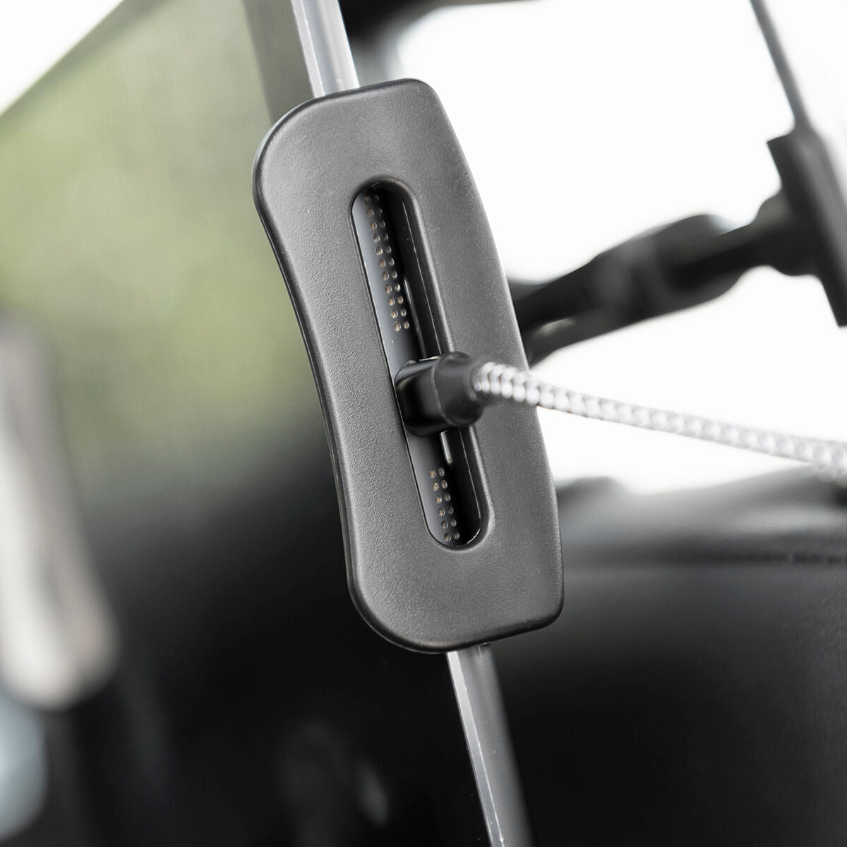 Keep Kids Entertained on the Road – 360° Car Tablet & Phone Holder by InnovaGoods
